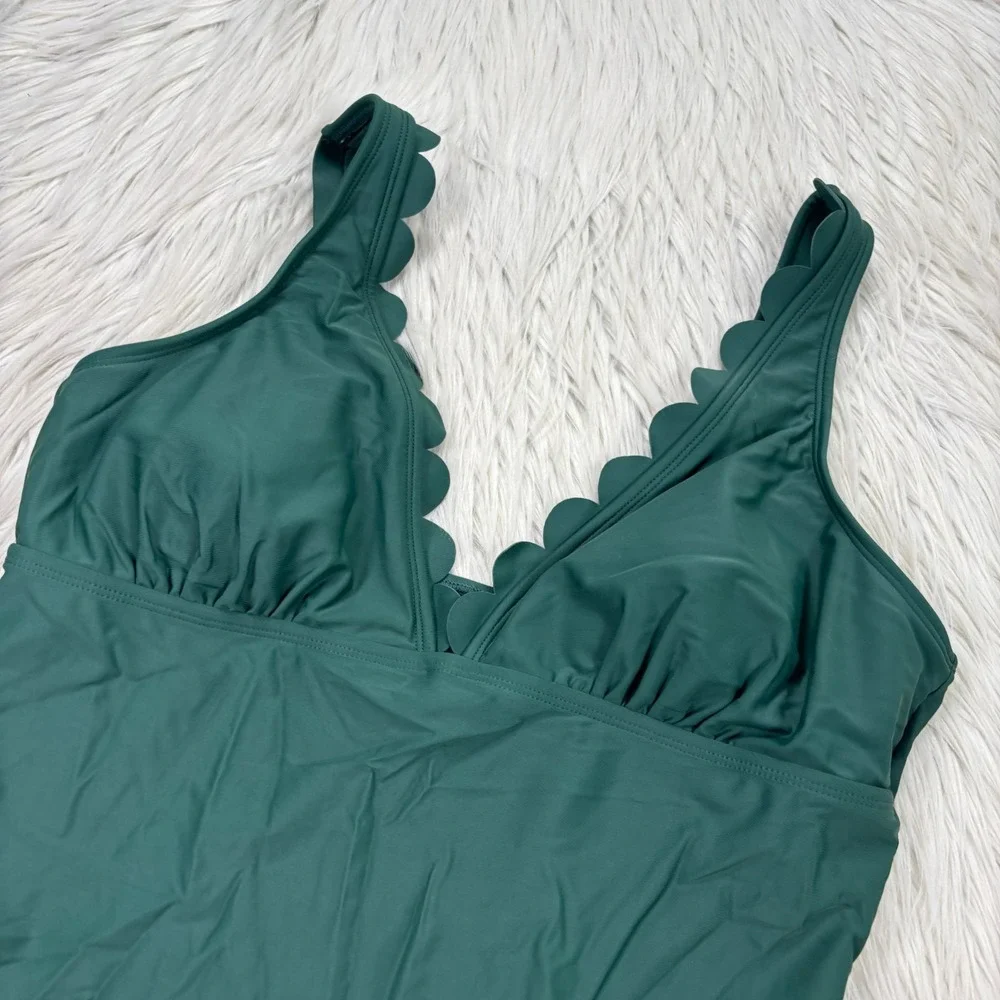 NWT Cupshe Women's‎ XL Green Scallop Plunge V-Neck One Piece Swimsuit
